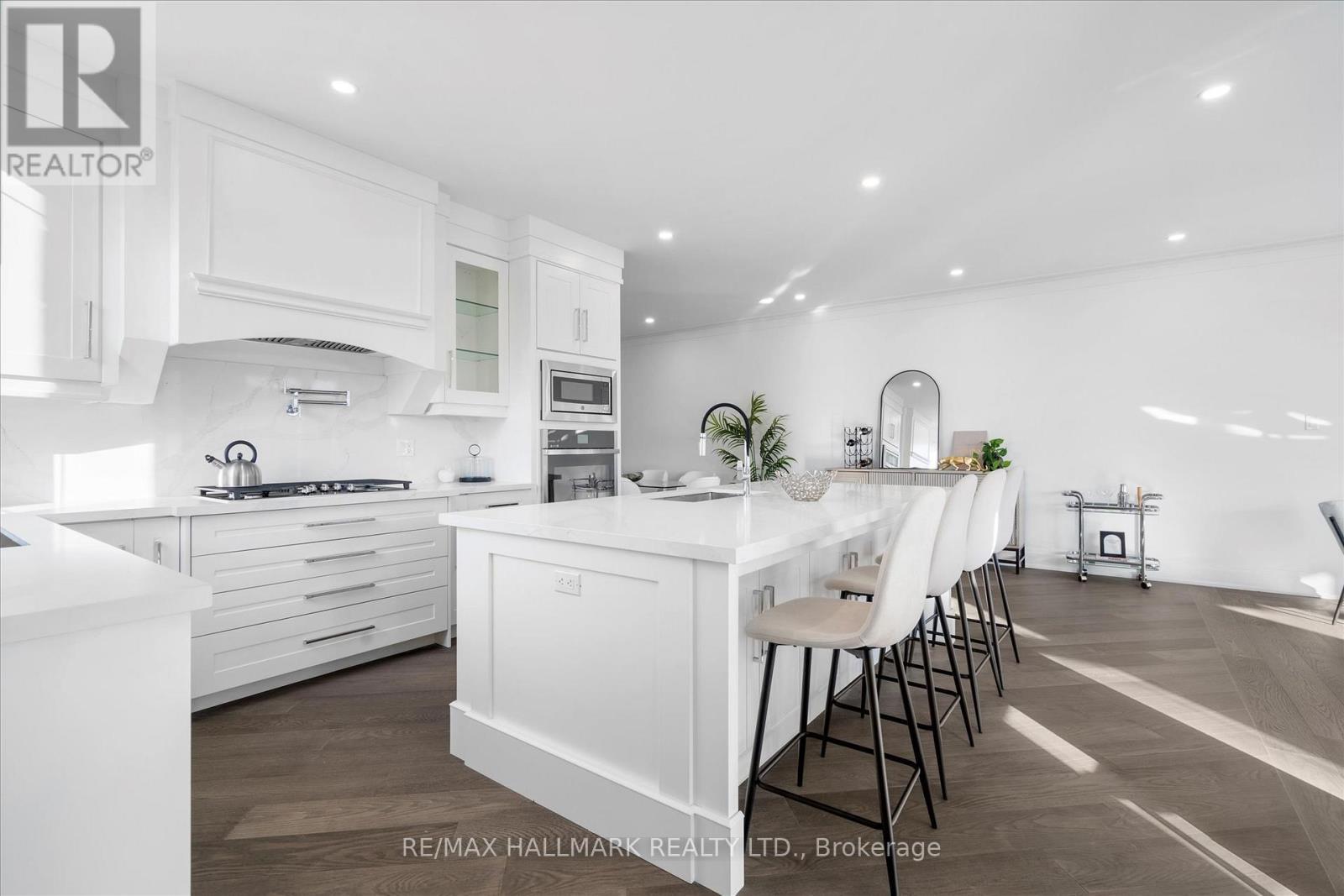 1B - 27 Antonio Court, Toronto, ON - Indoor Photo Showing Kitchen With Upgraded Kitchen