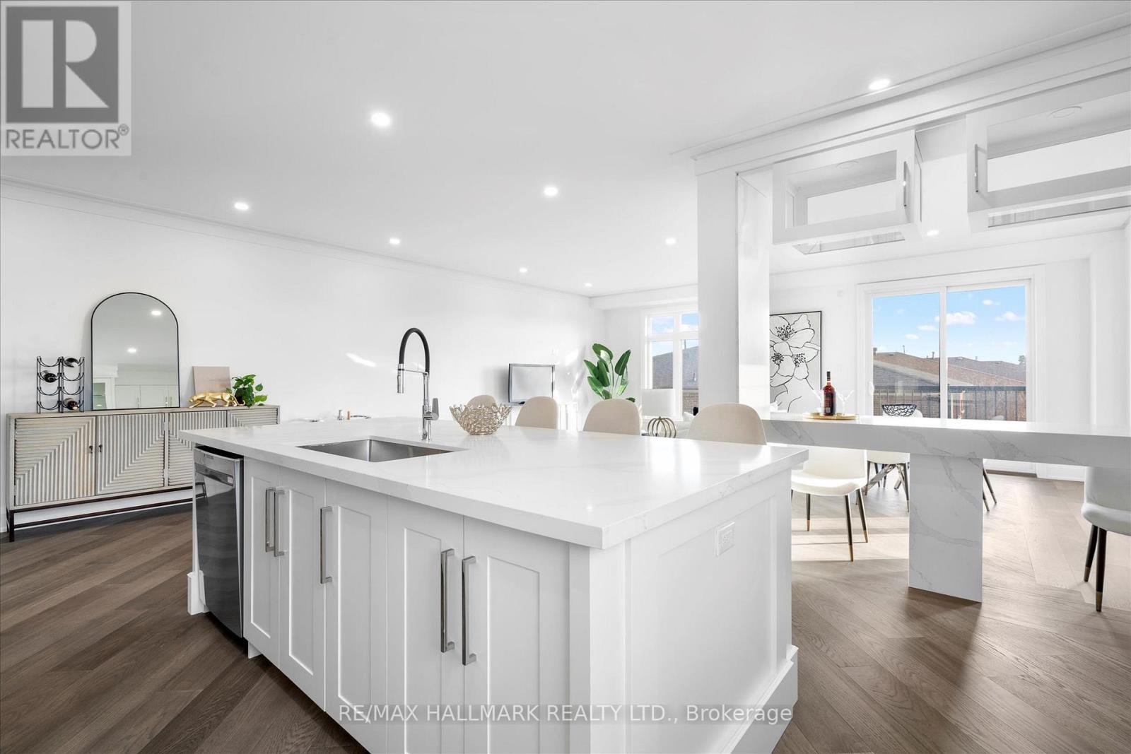 1B - 27 Antonio Court, Toronto, ON - Indoor Photo Showing Kitchen With Upgraded Kitchen