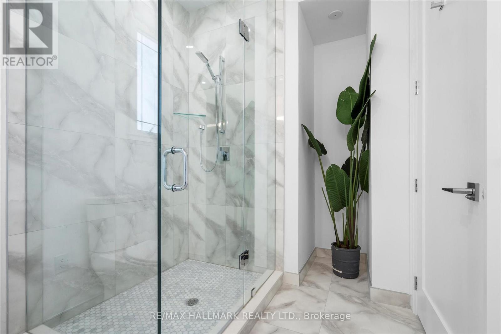 1B - 27 Antonio Court, Toronto, ON - Indoor Photo Showing Bathroom