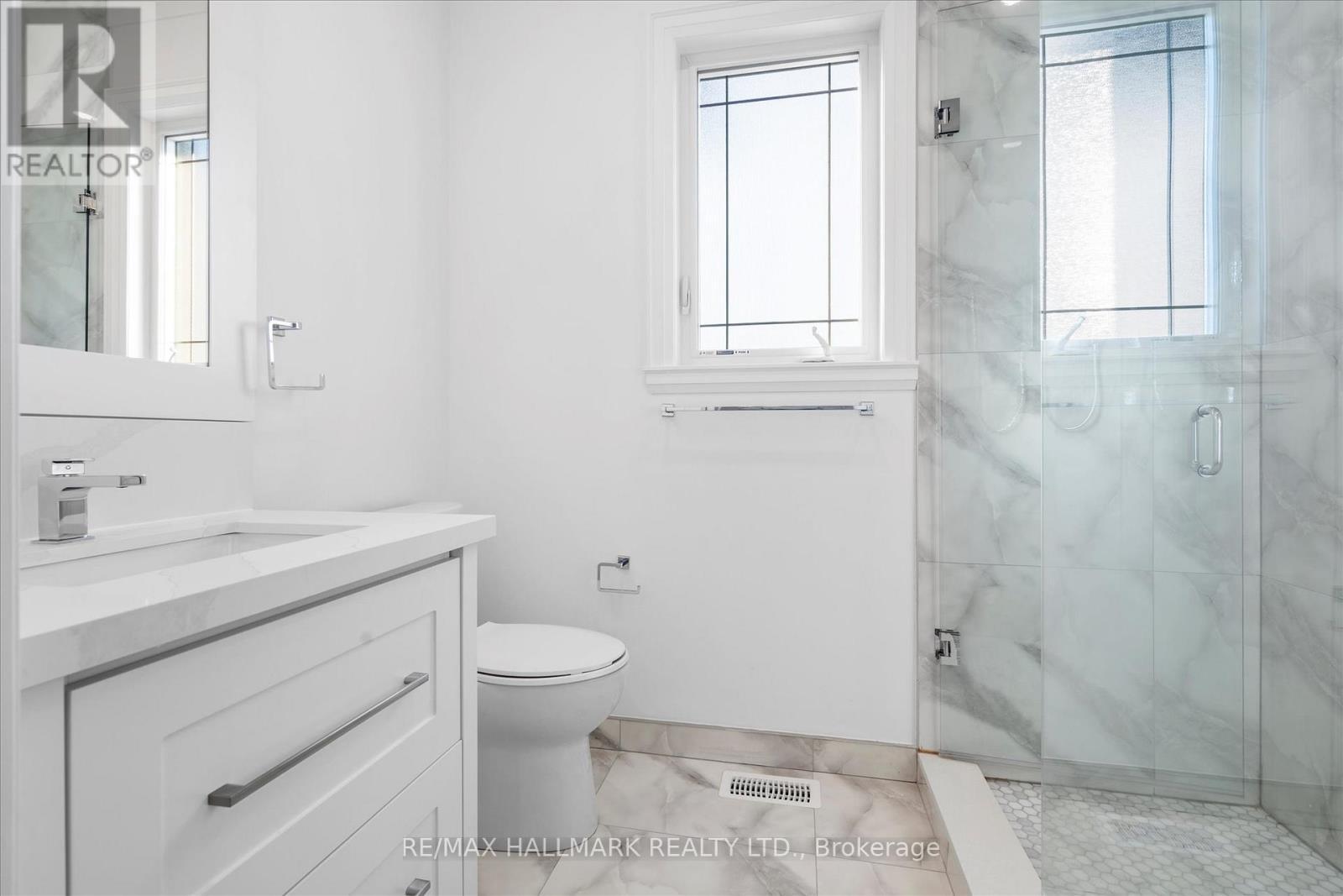 1B - 27 Antonio Court, Toronto, ON - Indoor Photo Showing Bathroom