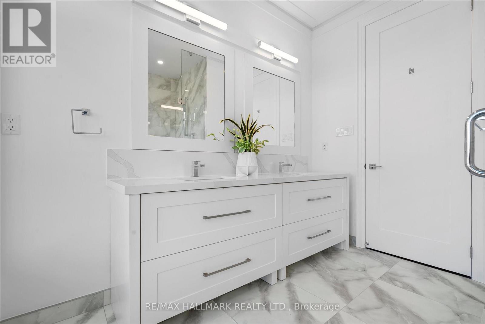 1B - 27 Antonio Court, Toronto, ON - Indoor Photo Showing Bathroom