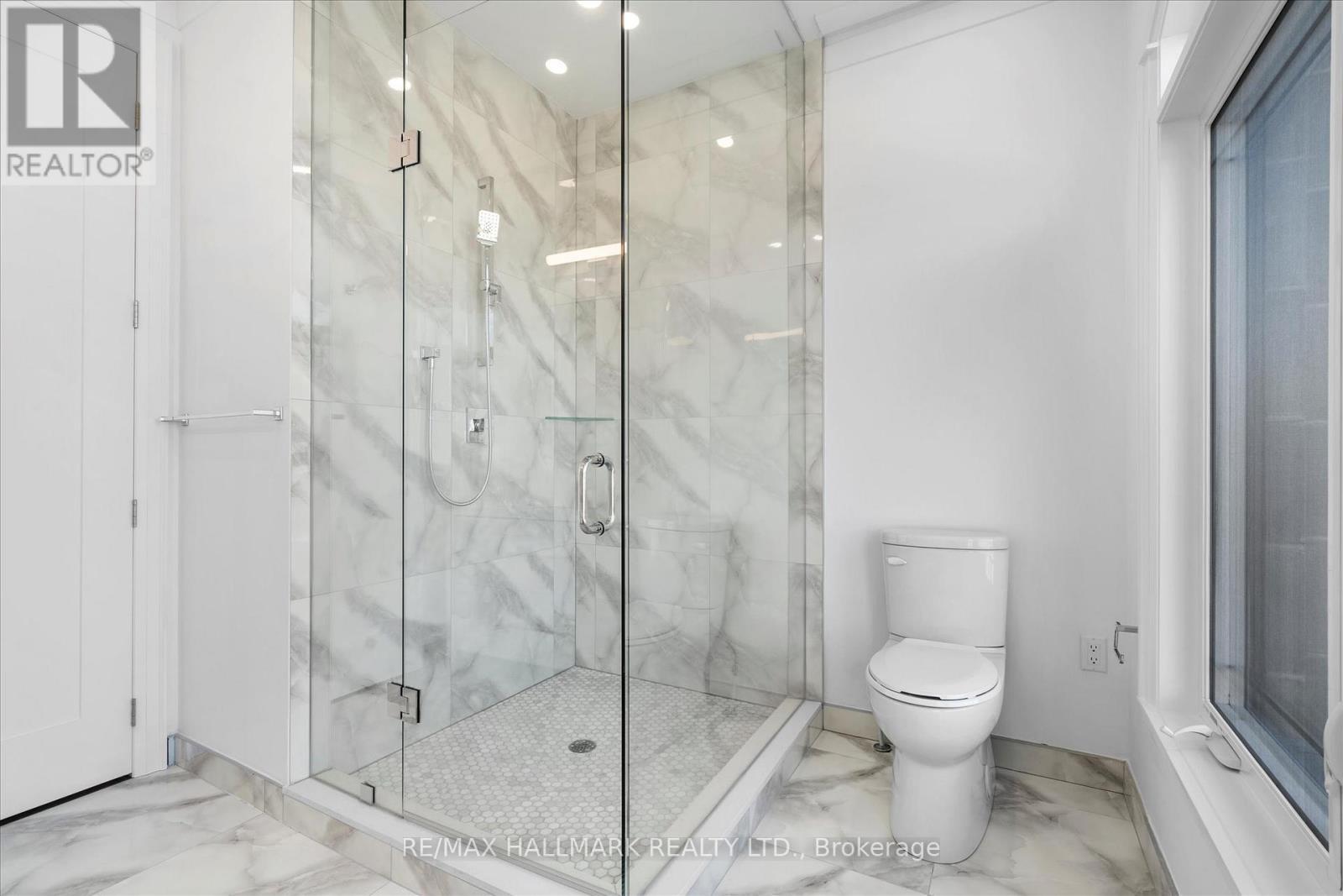 1B - 27 Antonio Court, Toronto, ON - Indoor Photo Showing Bathroom