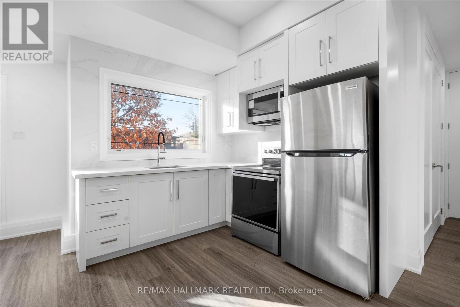 1B - 27 Antonio Court, Toronto, ON - Indoor Photo Showing Kitchen