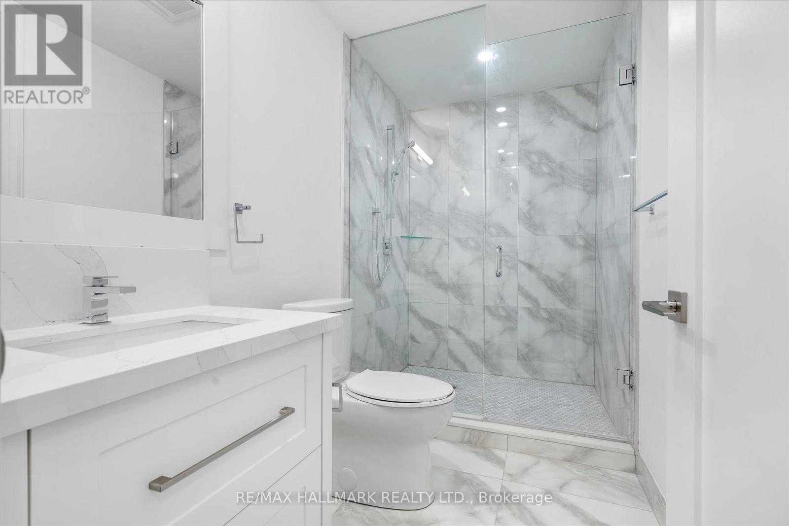 1B - 27 Antonio Court, Toronto, ON - Indoor Photo Showing Bathroom