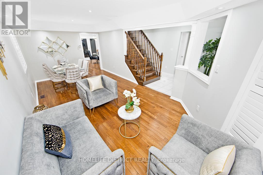 50 Weldrick Crescent, Clarington, ON - Indoor Photo Showing Living Room