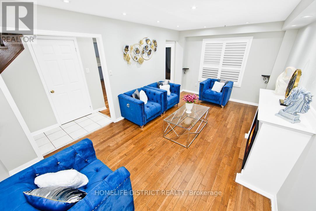 50 Weldrick Crescent, Clarington, ON - Indoor Photo Showing Living Room