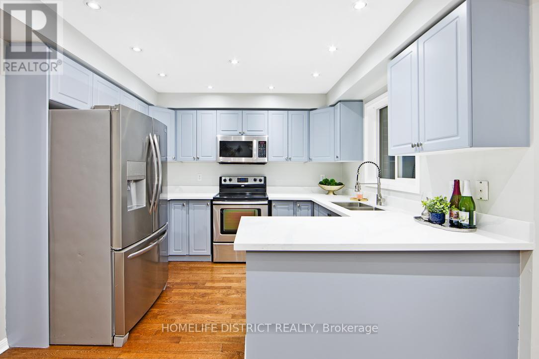 50 Weldrick Crescent, Clarington, ON - Indoor Photo Showing Kitchen With Double Sink With Upgraded Kitchen