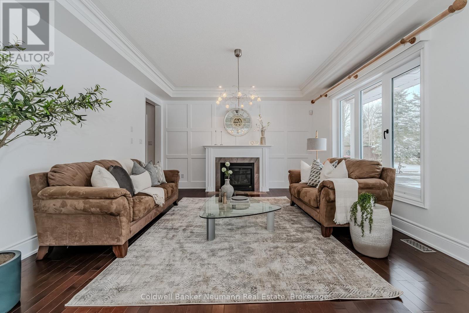 32 Forest Ridge Road, Erin, ON - Indoor Photo Showing Living Room With Fireplace