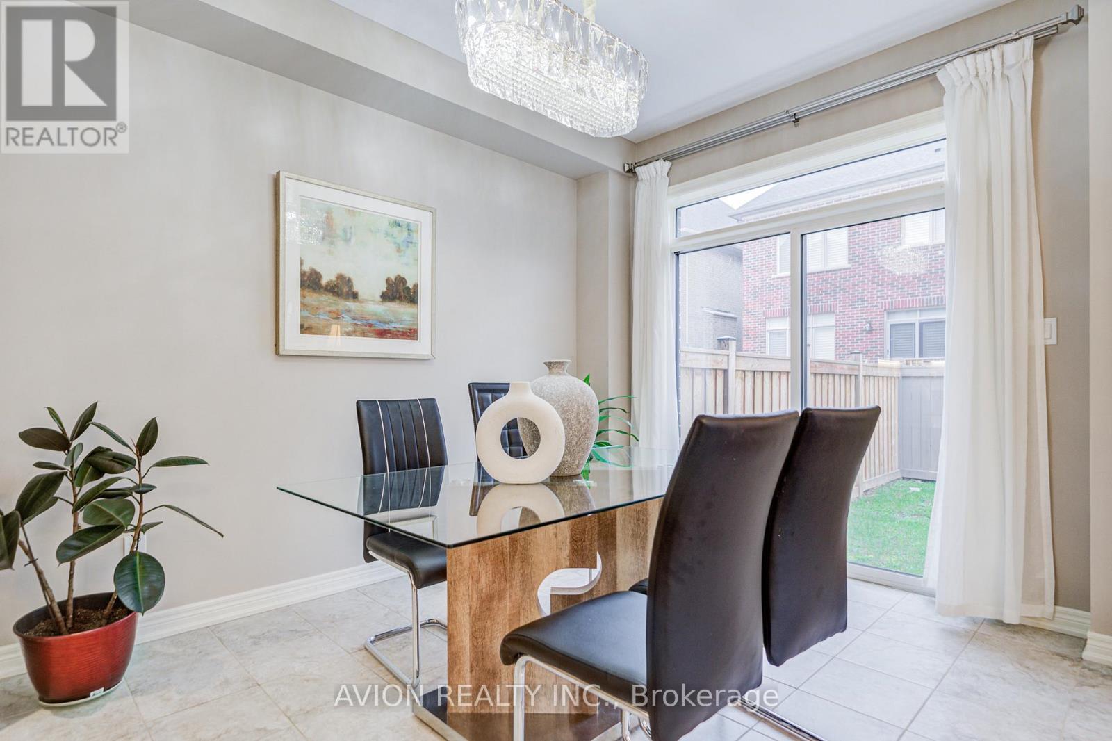 16 Callisto Lane, Richmond Hill, ON - Indoor Photo Showing Dining Room