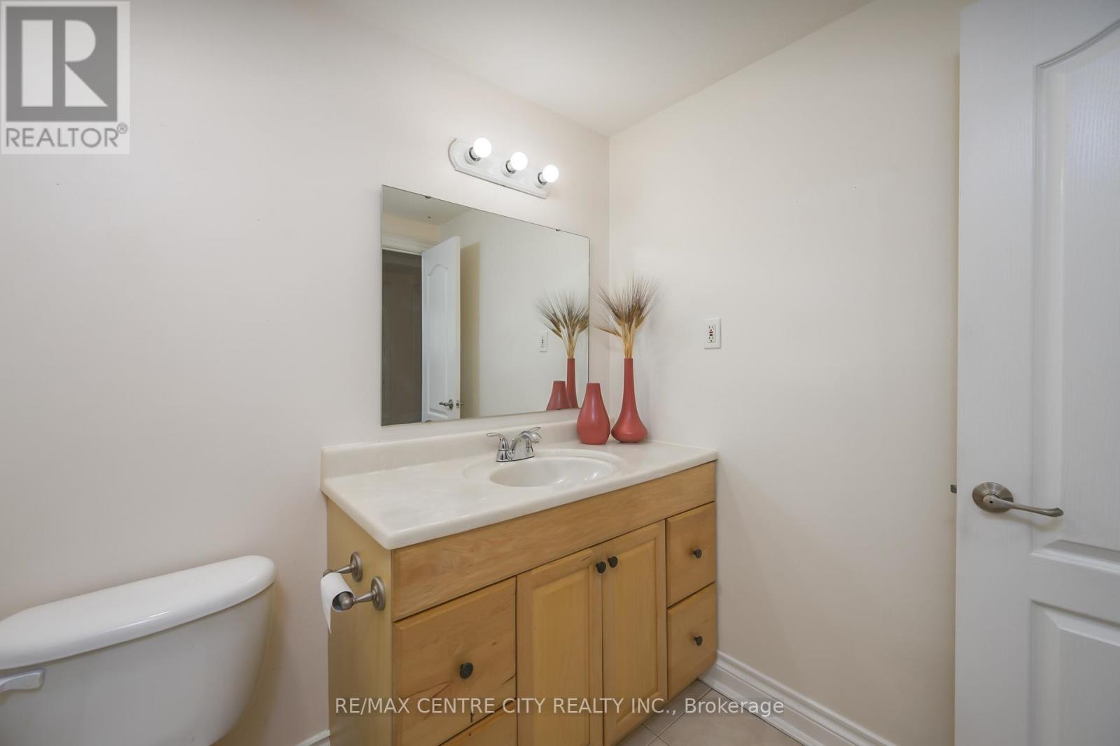 231 Banbury Road, London South (South T), ON - Indoor Photo Showing Bathroom