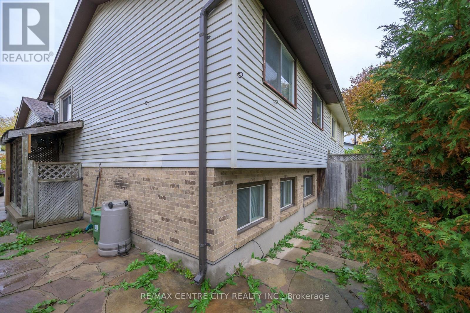231 Banbury Road, London South (South T), ON - Outdoor
