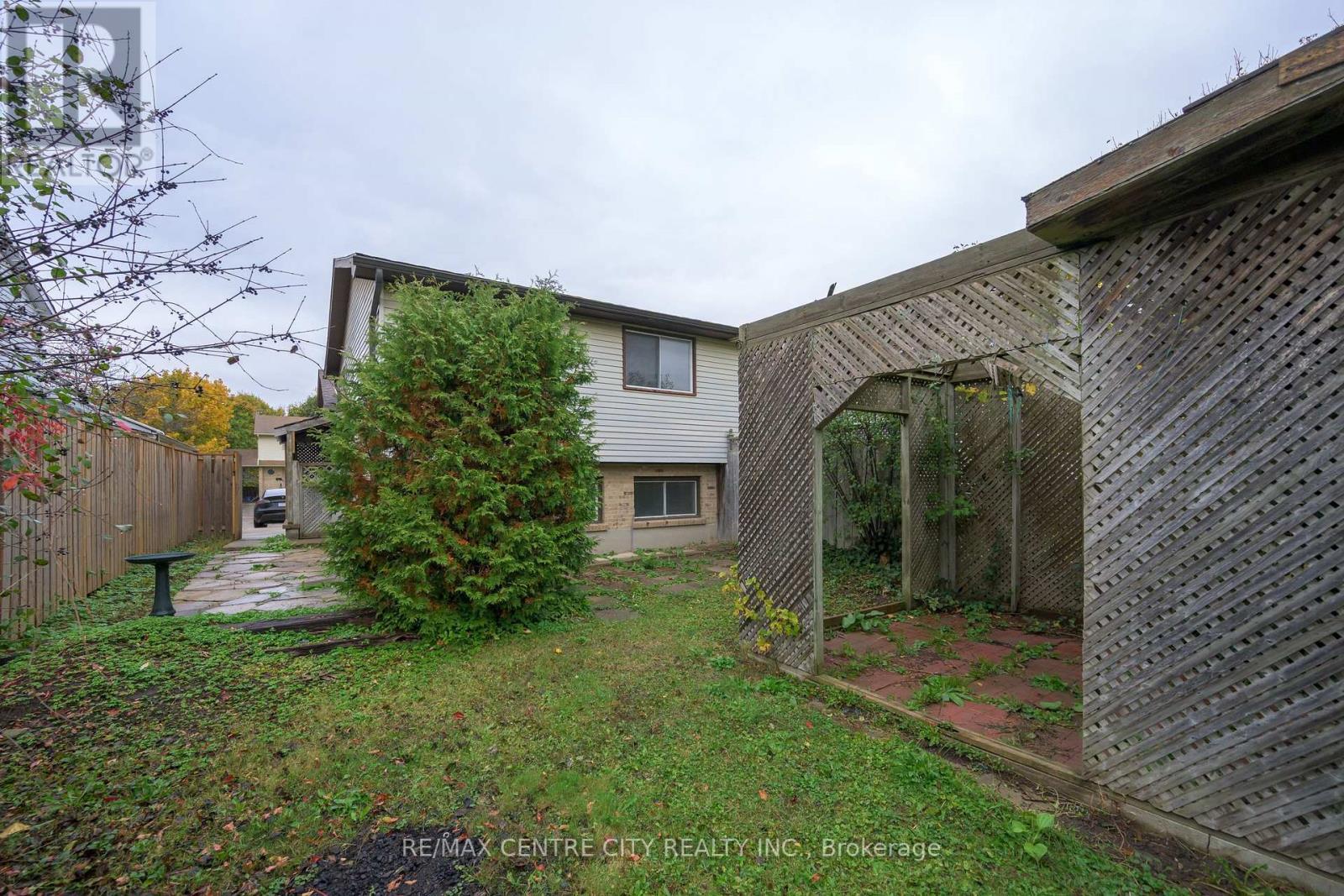 231 Banbury Road, London South (South T), ON - Outdoor