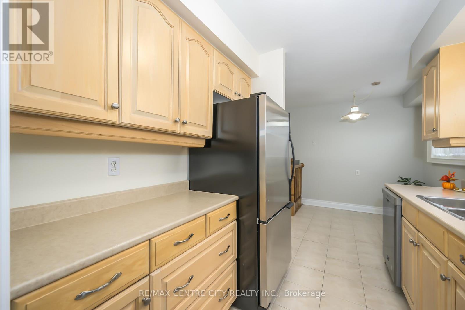 231 Banbury Road, London South (South T), ON - Indoor Photo Showing Kitchen