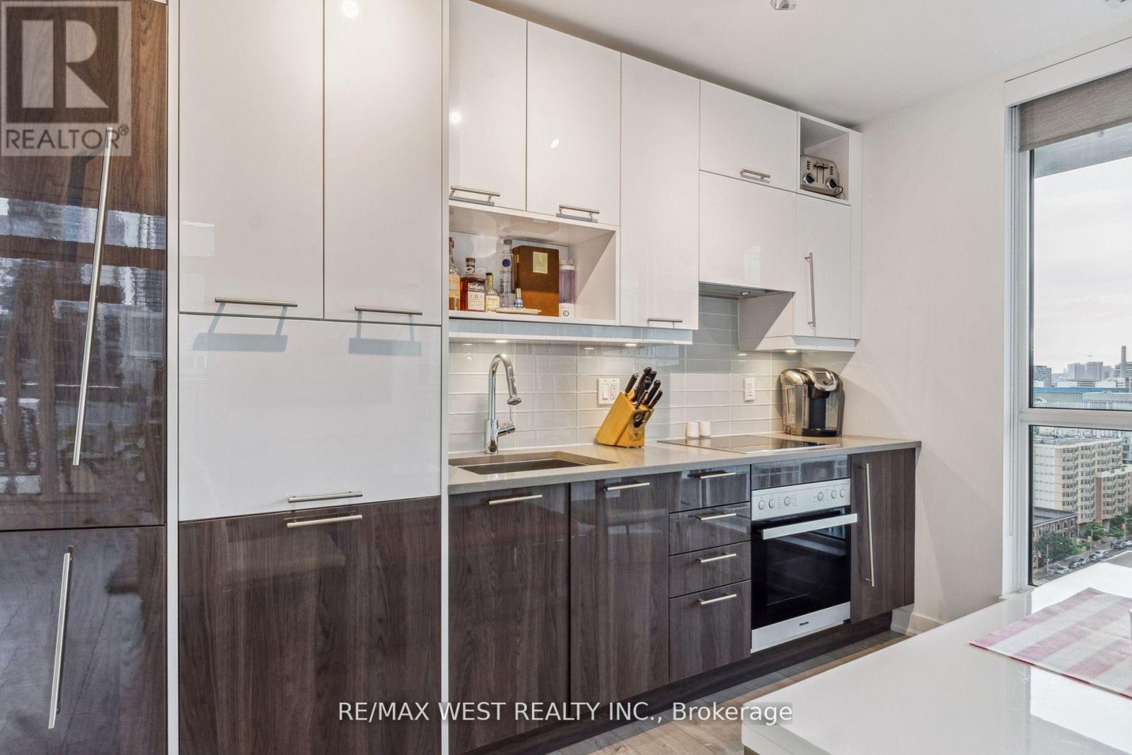 1802 - 30 Nelson Street, Toronto, ON - Indoor Photo Showing Kitchen