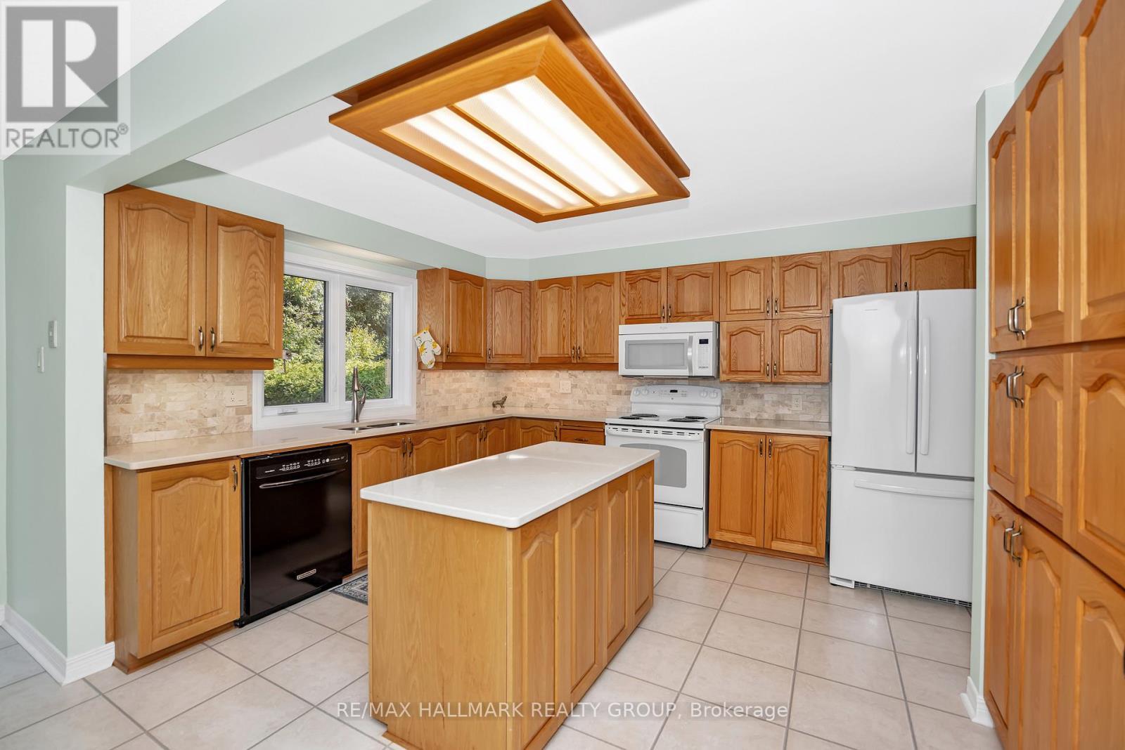 1725 Autumn Ridge Drive, Ottawa, ON - Indoor Photo Showing Kitchen With Double Sink