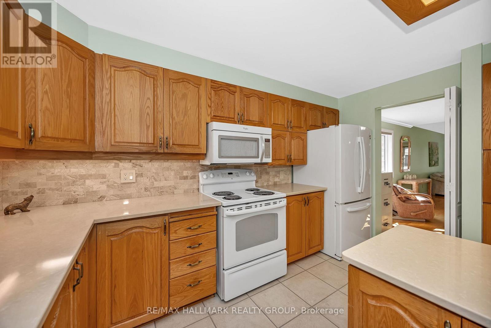 1725 Autumn Ridge Drive, Ottawa, ON - Indoor Photo Showing Kitchen