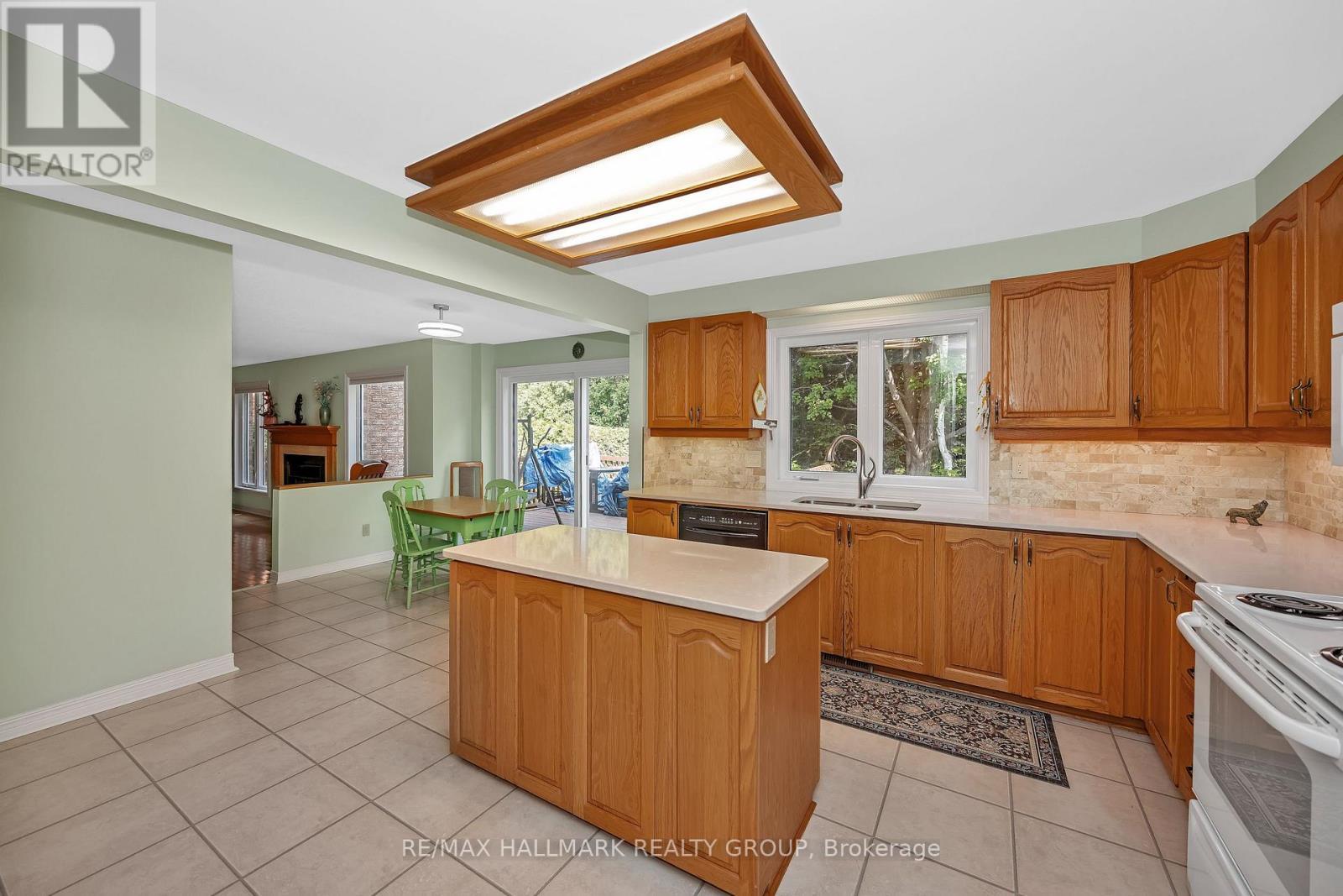 1725 Autumn Ridge Drive, Ottawa, ON - Indoor Photo Showing Kitchen With Double Sink