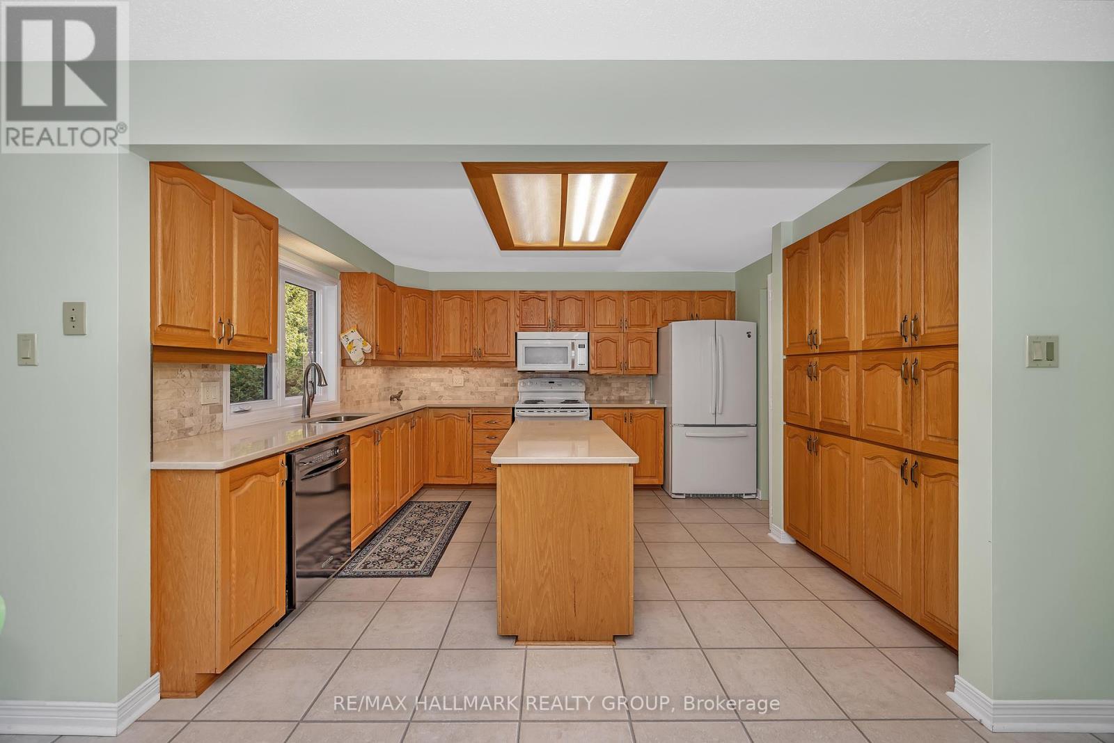 1725 Autumn Ridge Drive, Ottawa, ON - Indoor Photo Showing Kitchen