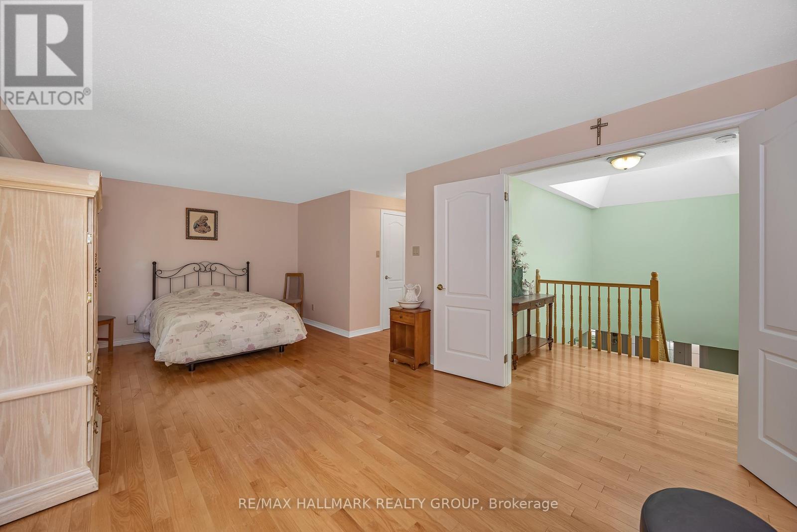 1725 Autumn Ridge Drive, Ottawa, ON - Indoor