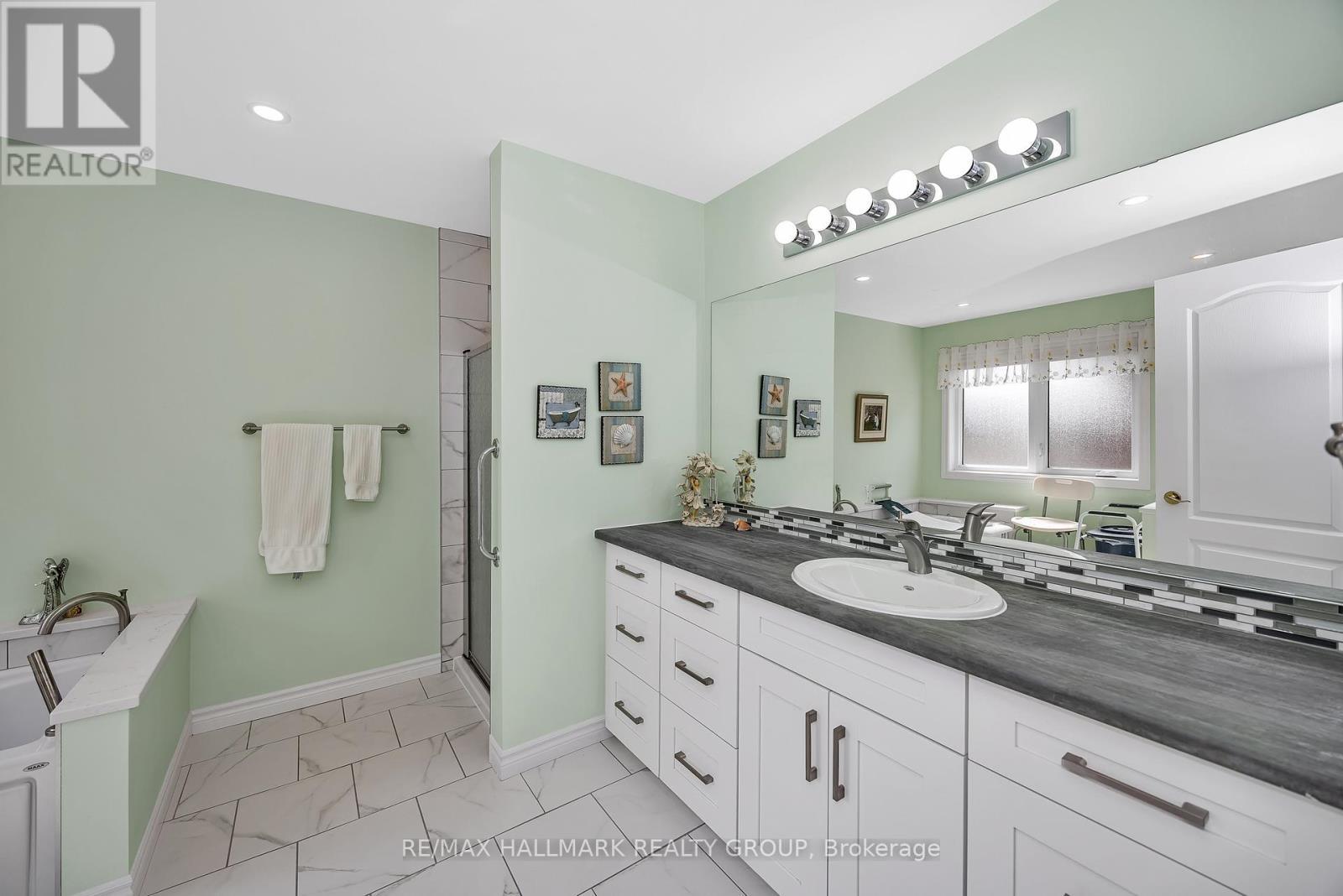 1725 Autumn Ridge Drive, Ottawa, ON - Indoor Photo Showing Bathroom