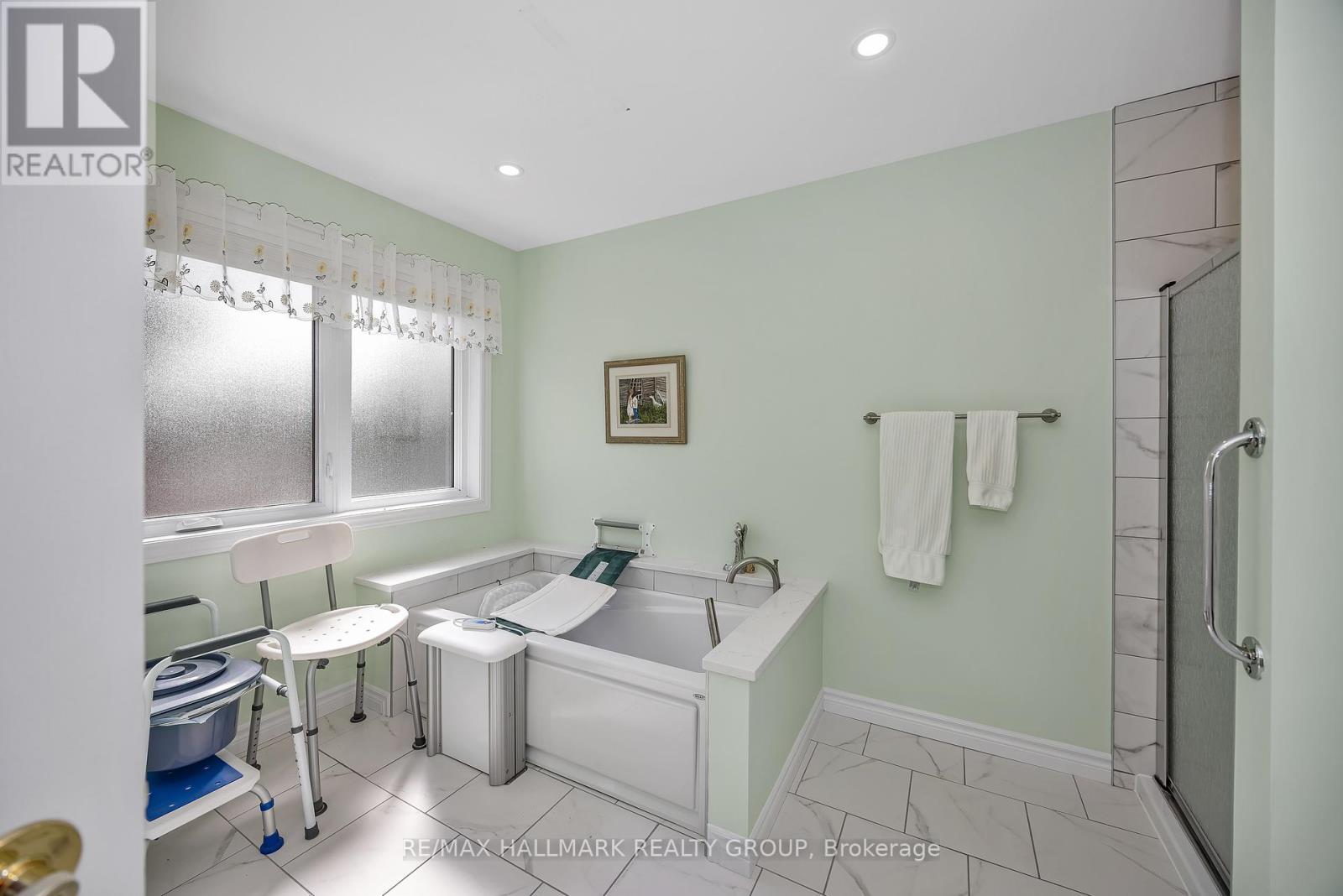1725 Autumn Ridge Drive, Ottawa, ON - Indoor Photo Showing Bathroom