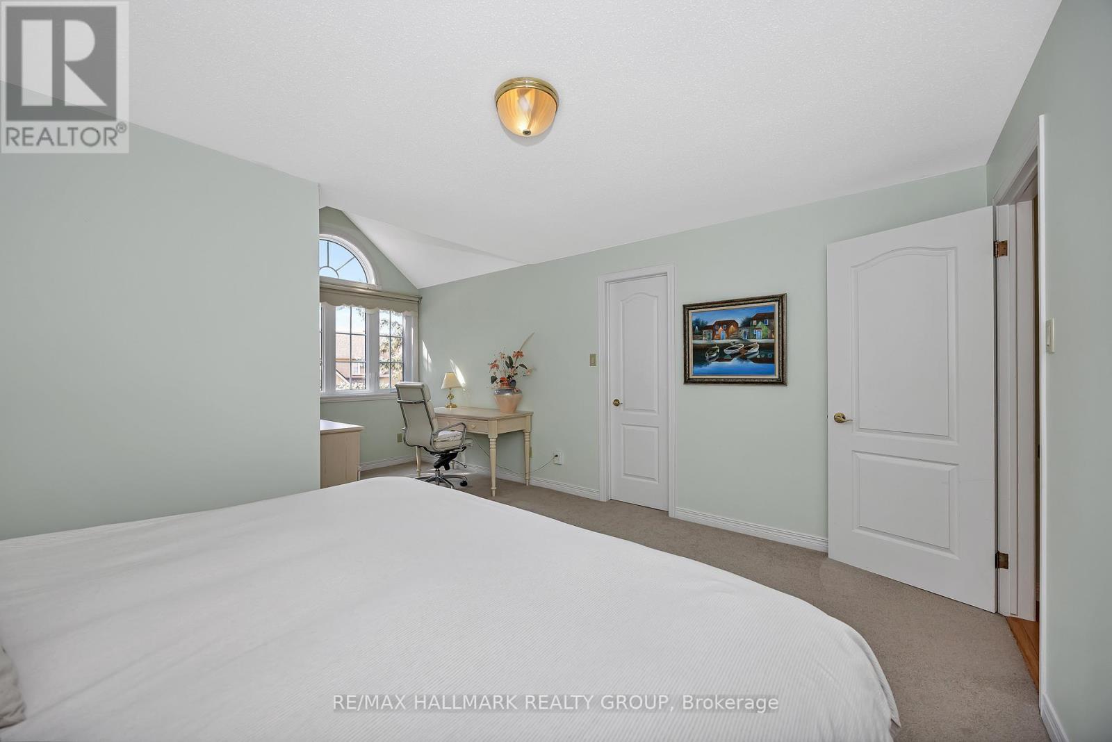 1725 Autumn Ridge Drive, Ottawa, ON - Indoor Photo Showing Bedroom
