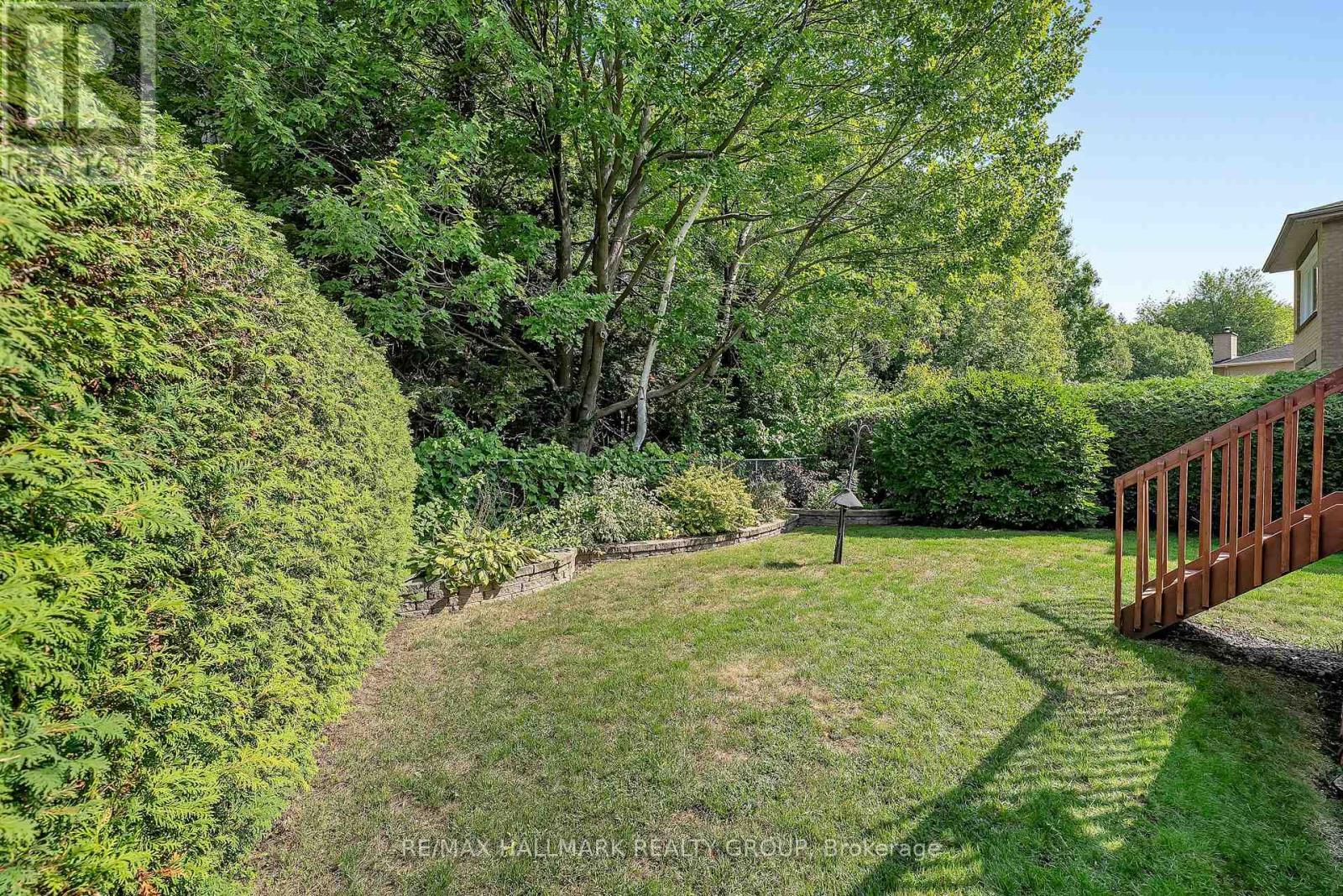 1725 Autumn Ridge Drive, Ottawa, ON - Outdoor