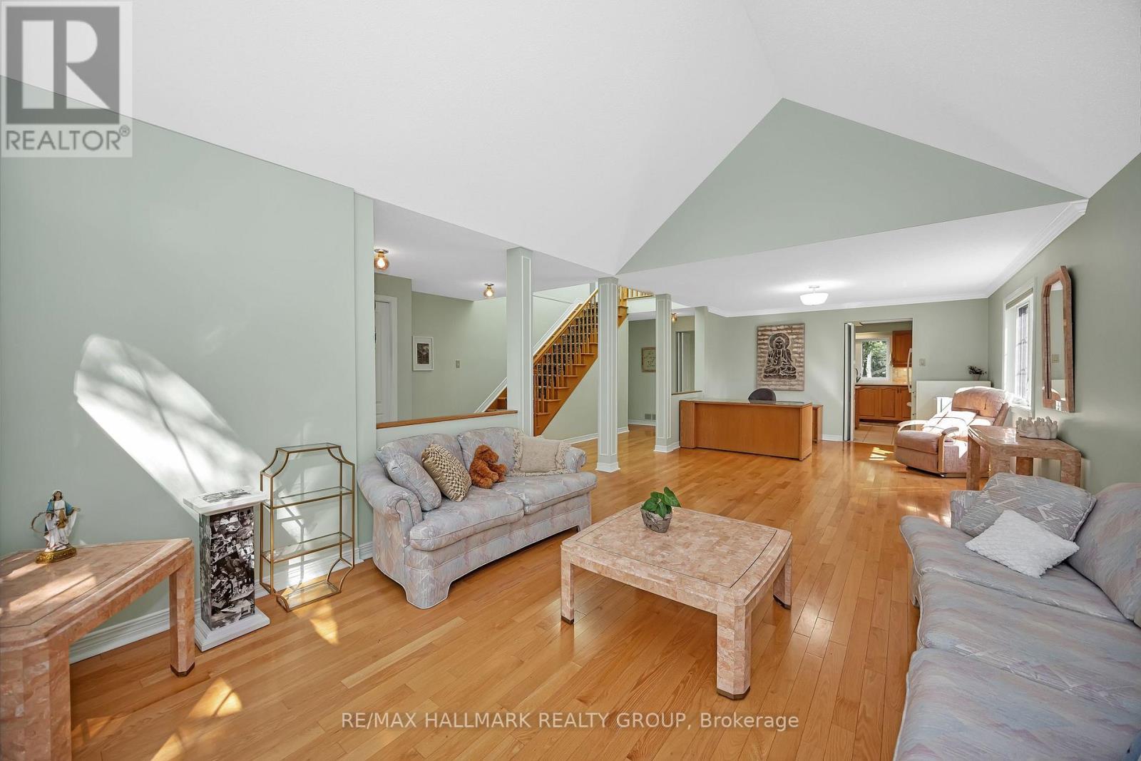 1725 Autumn Ridge Drive, Ottawa, ON - Indoor Photo Showing Living Room