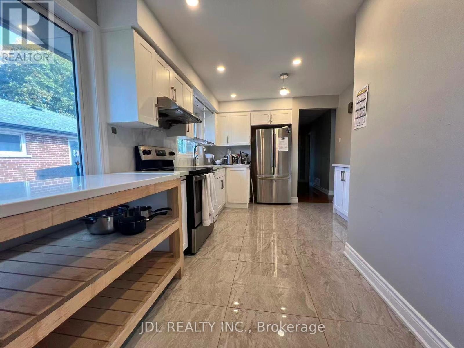 15 Summerglade Drive, Toronto, ON - Indoor Photo Showing Kitchen