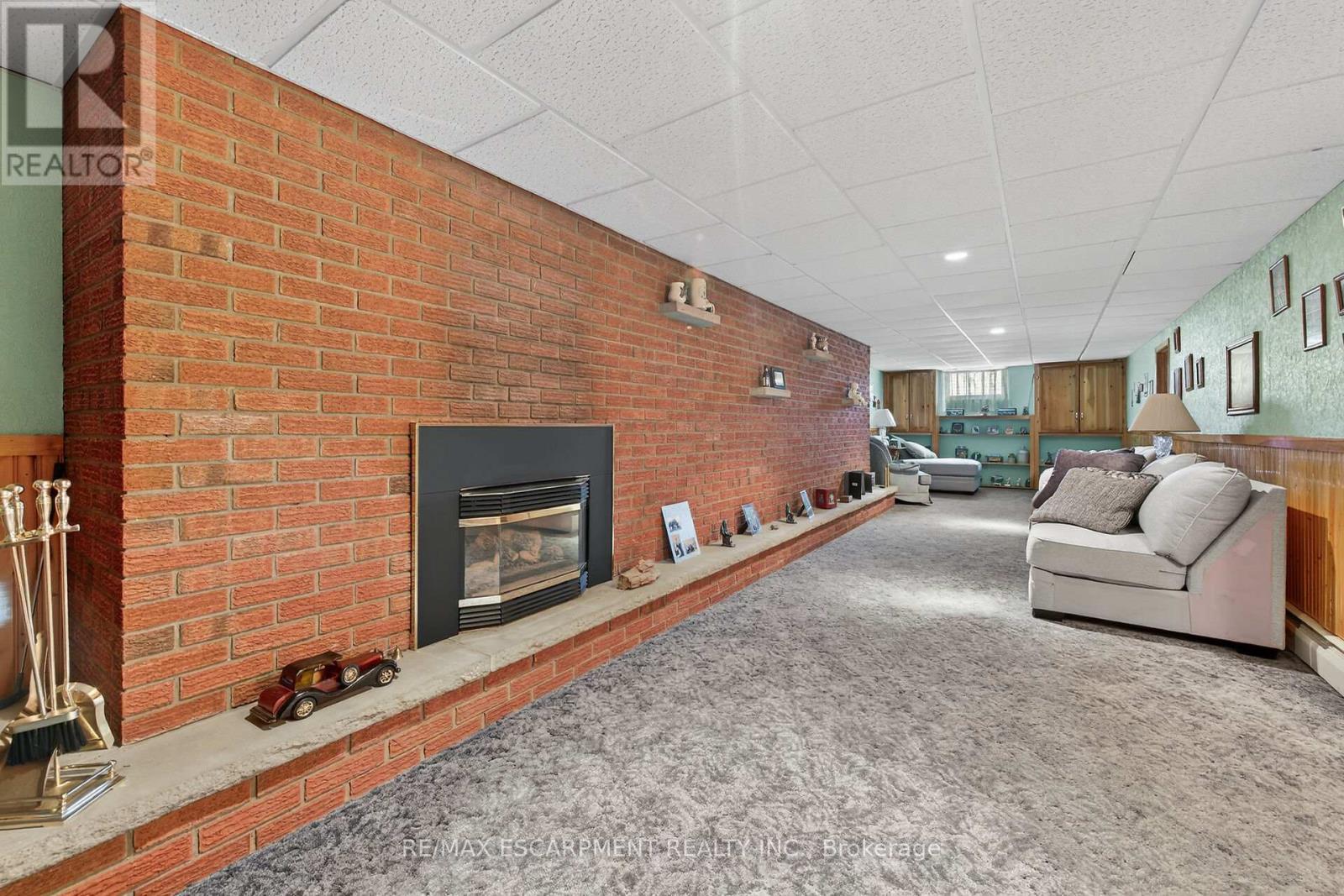 182 Sweets Corners Road, Haldimand, ON - Indoor With Fireplace