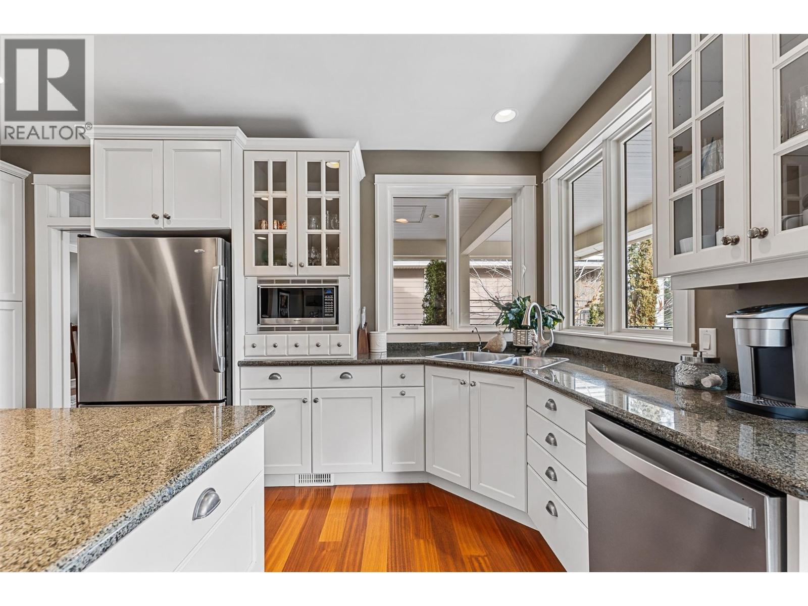 427 Long Ridge Drive, Kelowna, BC - Indoor Photo Showing Kitchen With Double Sink