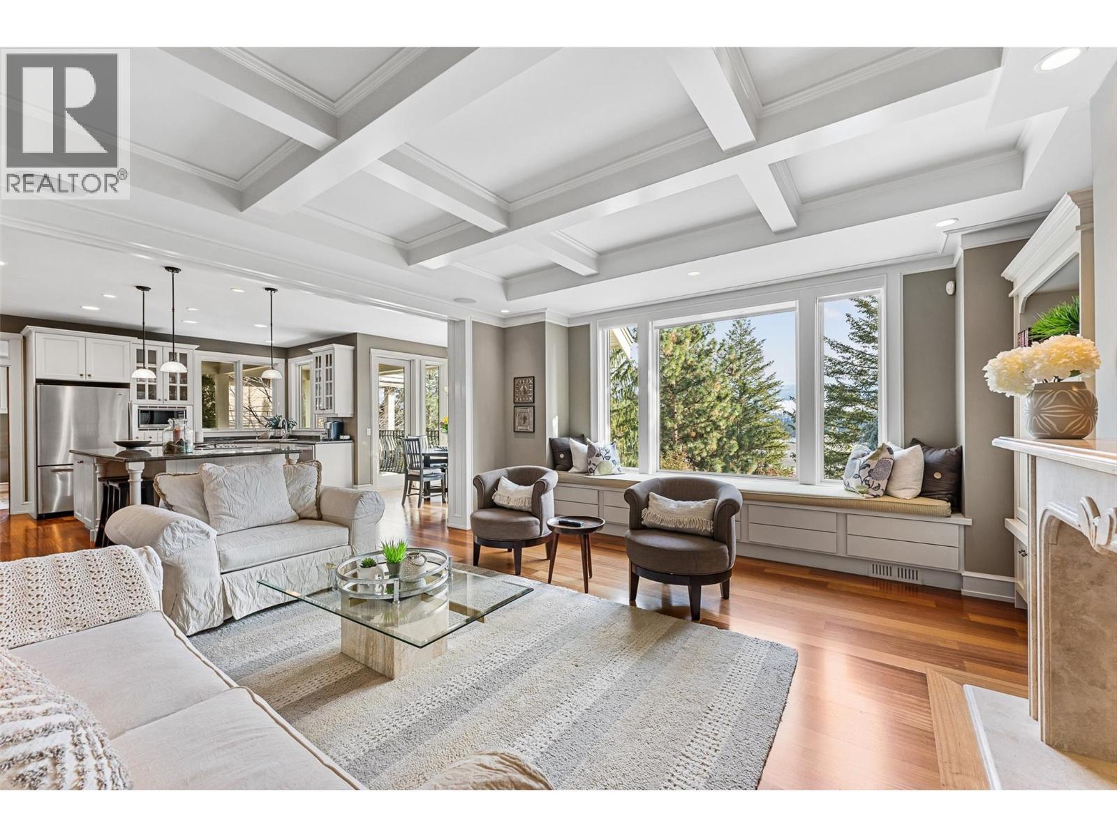 427 Long Ridge Drive, Kelowna, BC - Indoor Photo Showing Living Room
