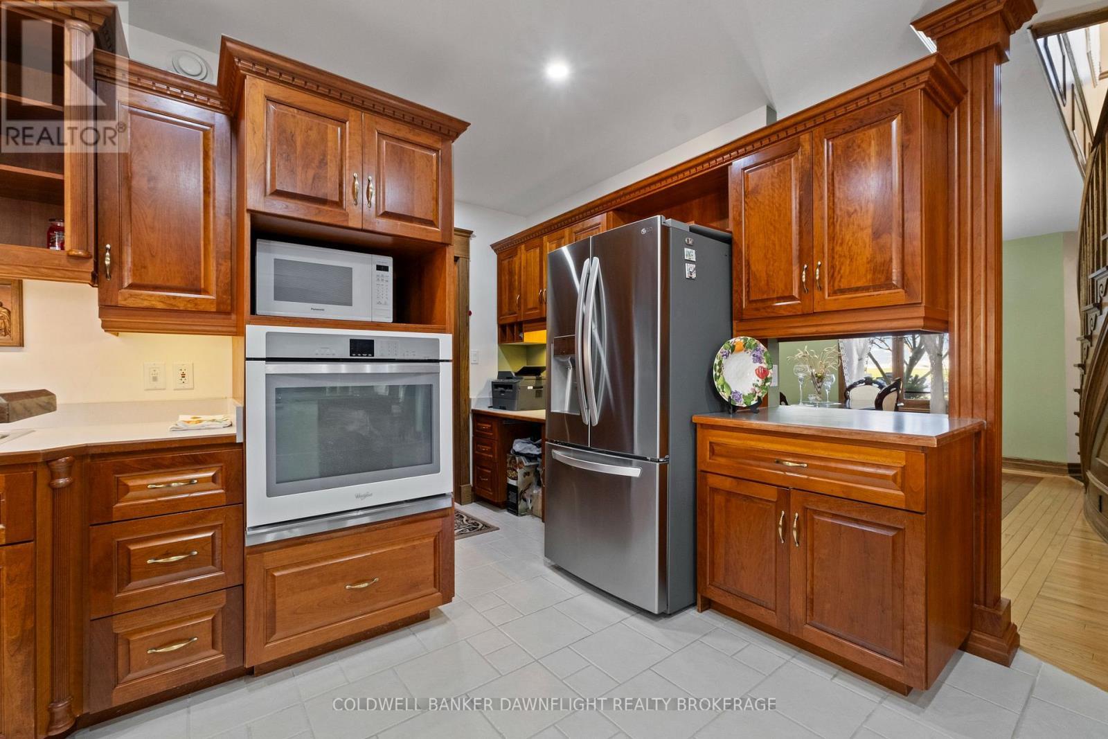 246 Hazelton Lane, South Huron (Exeter), ON - Indoor Photo Showing Kitchen