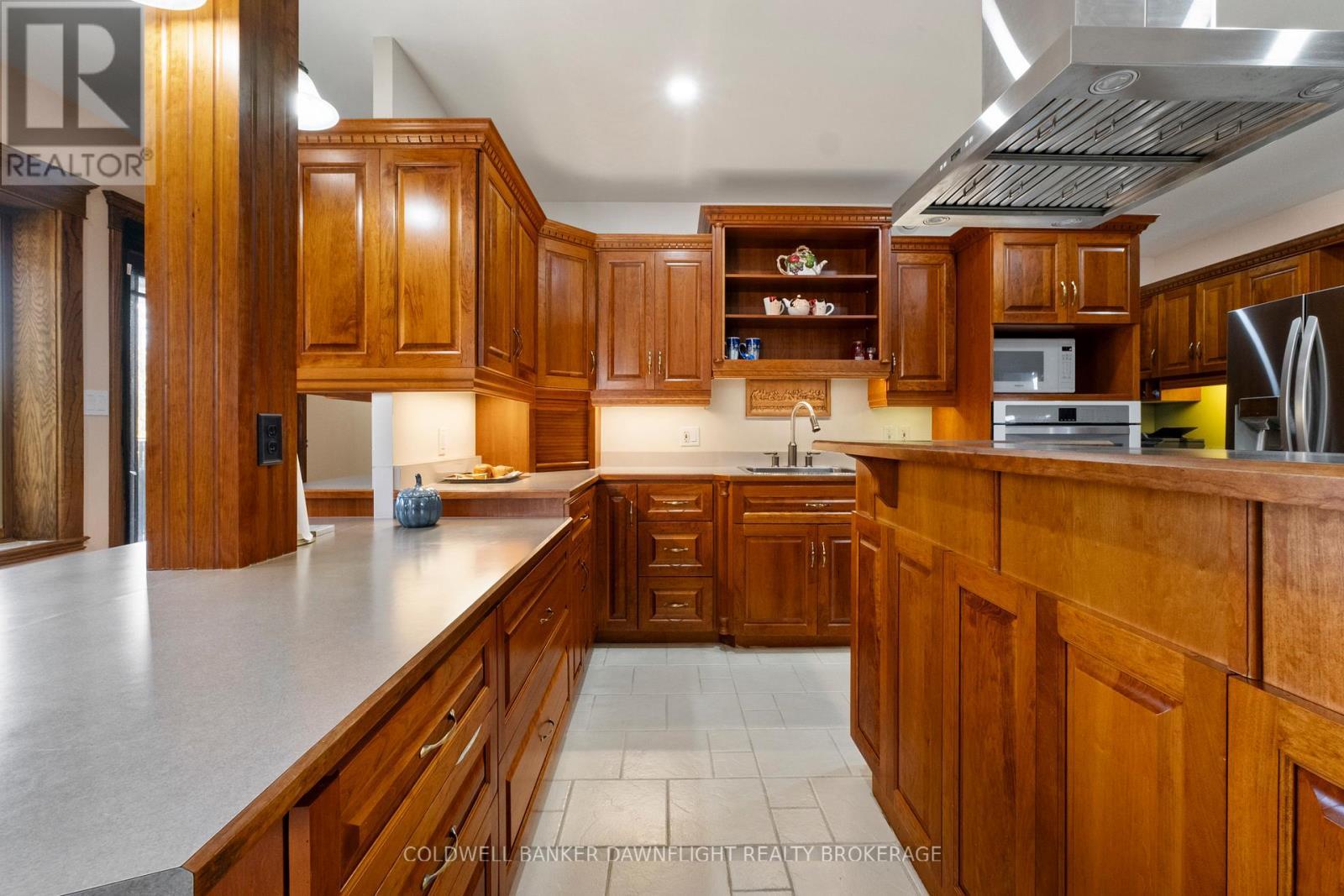 246 Hazelton Lane, South Huron (Exeter), ON - Indoor Photo Showing Kitchen