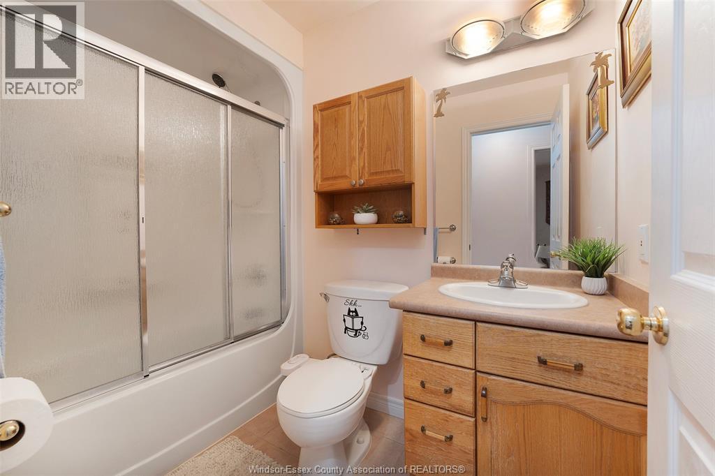 1454 Clover Avenue, Windsor, ON - Indoor Photo Showing Bathroom