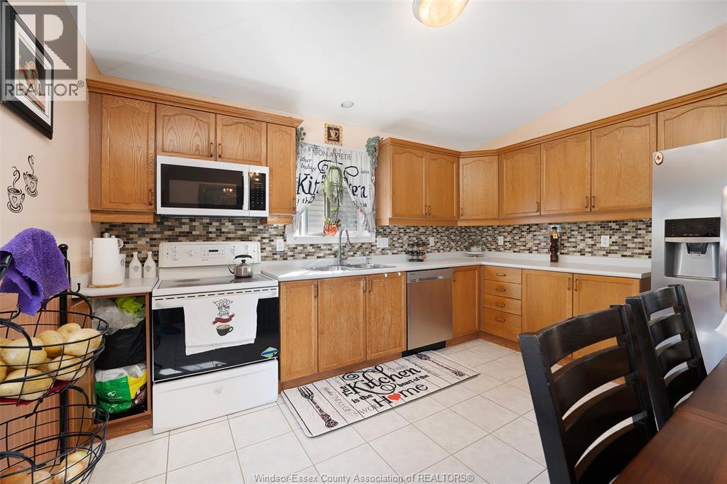 1454 Clover Avenue, Windsor, ON - Indoor Photo Showing Kitchen