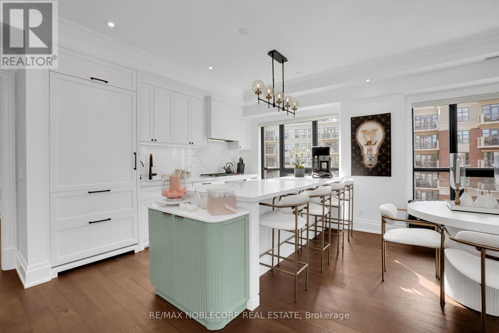 404 - 4 The Kingsway, Toronto, ON - Indoor