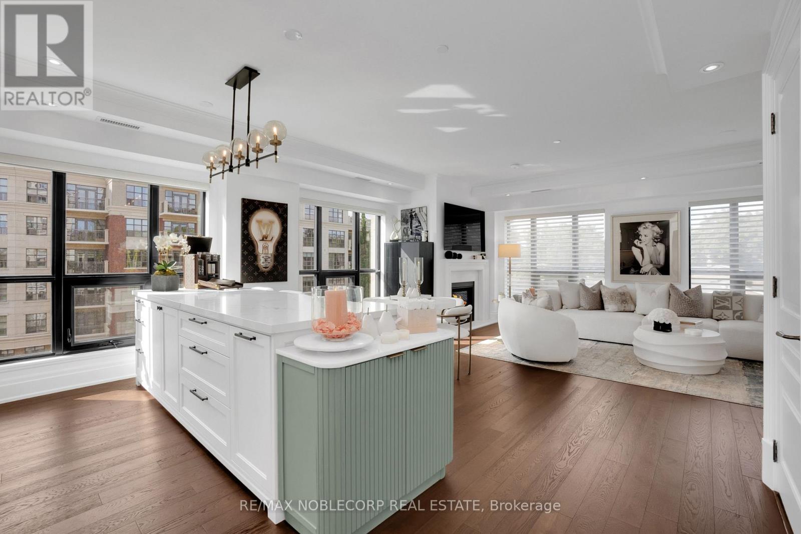 404 - 4 The Kingsway, Toronto, ON - Indoor