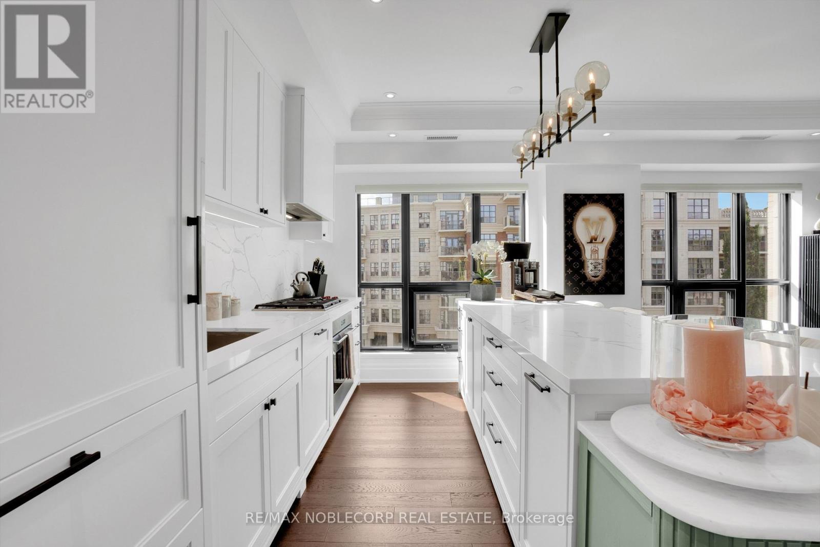 404 - 4 The Kingsway, Toronto, ON - Indoor Photo Showing Kitchen With Upgraded Kitchen