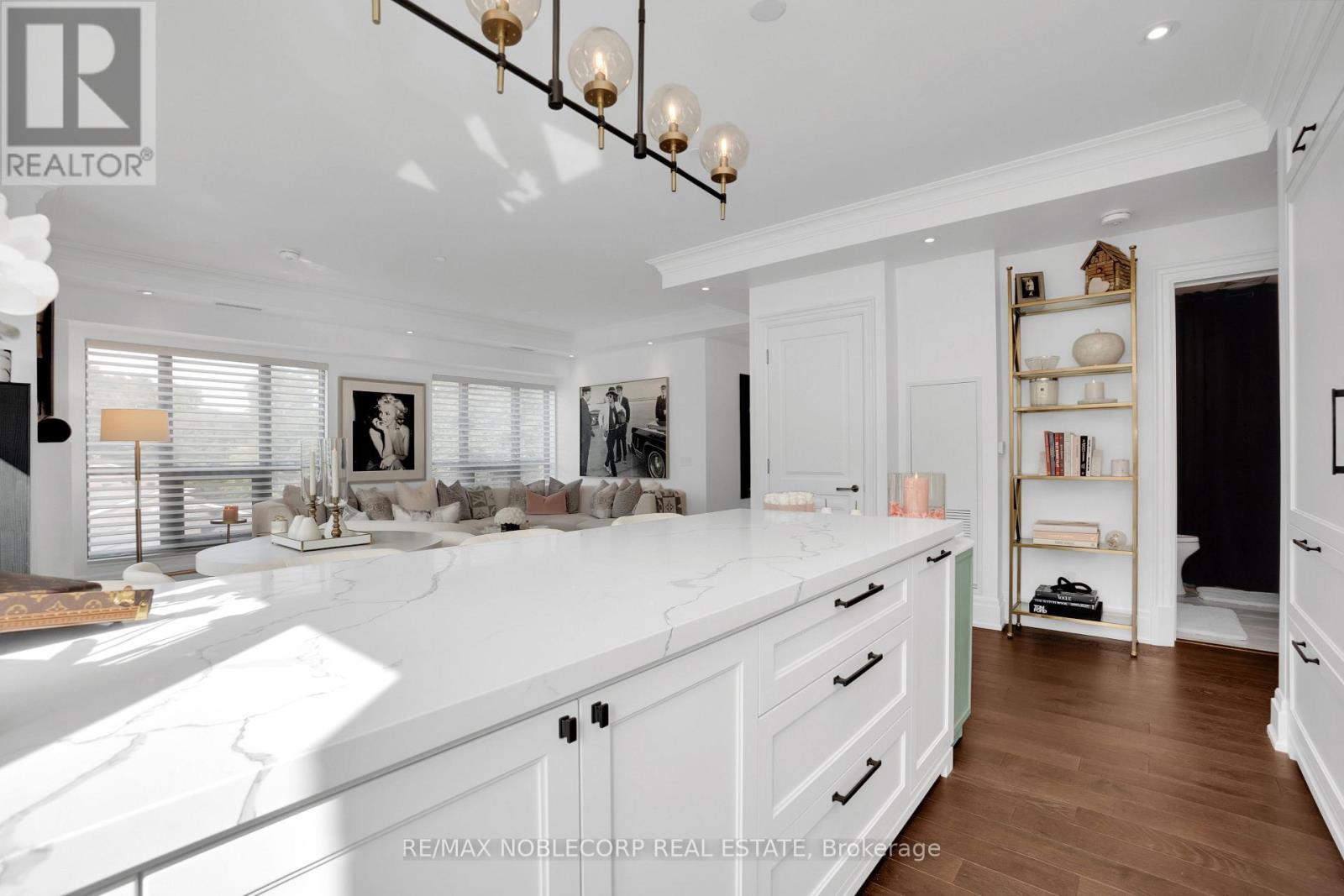 404 - 4 The Kingsway, Toronto, ON - Indoor