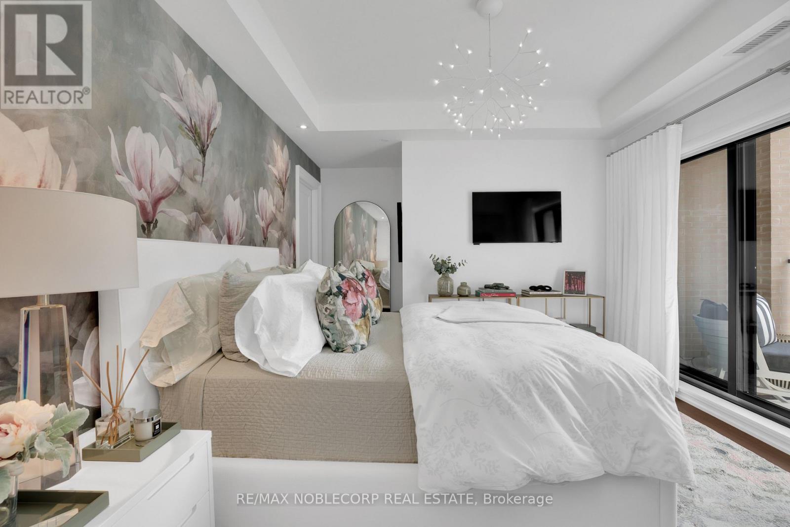 404 - 4 The Kingsway, Toronto, ON - Indoor