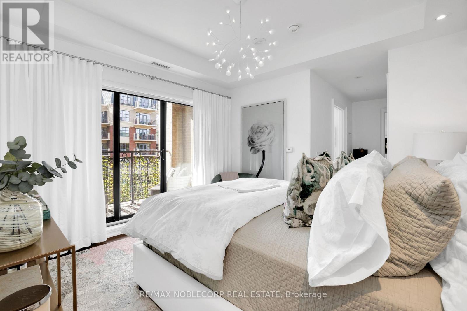 404 - 4 The Kingsway, Toronto, ON - Indoor Photo Showing Bedroom