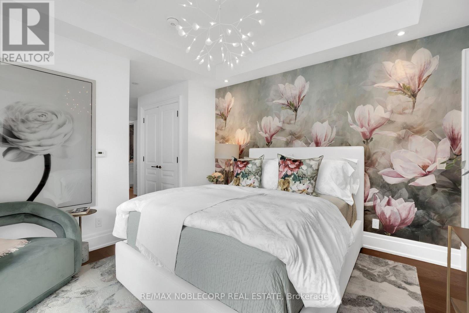 404 - 4 The Kingsway, Toronto, ON - Indoor Photo Showing Bedroom