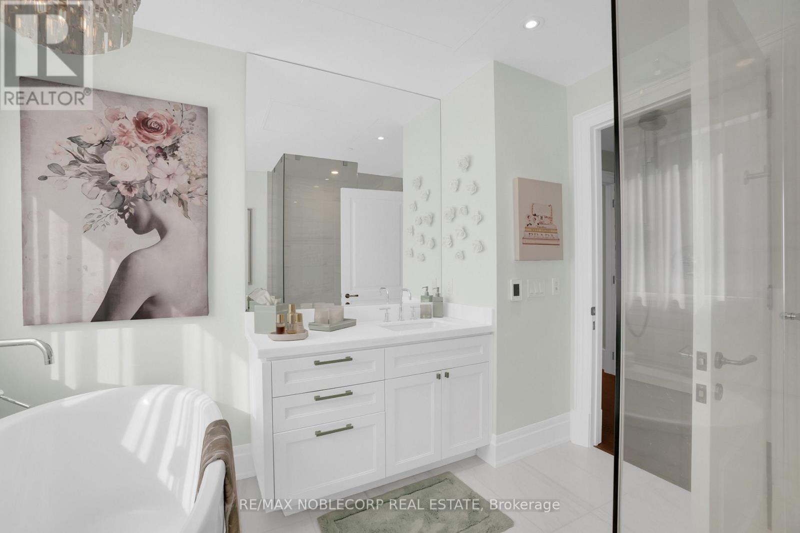 404 - 4 The Kingsway, Toronto, ON - Indoor Photo Showing Bathroom