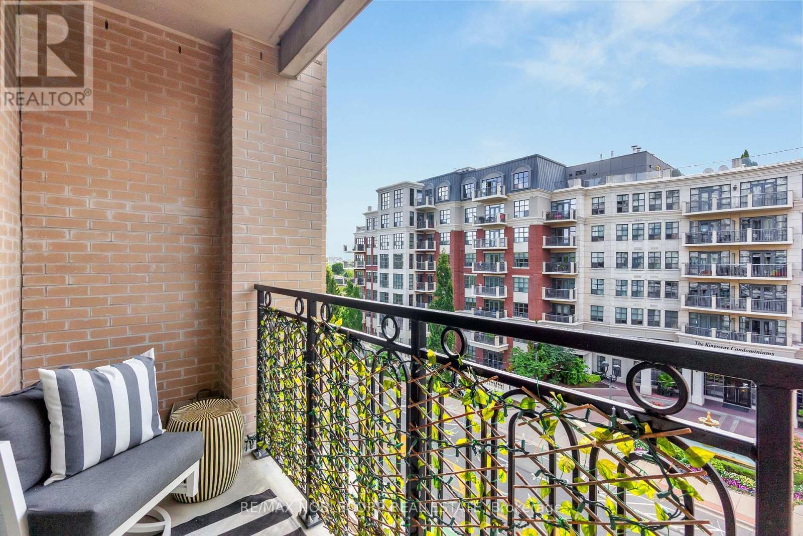 404 - 4 The Kingsway, Toronto, ON - Outdoor With Exterior