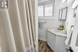 Main Level Washroom. -