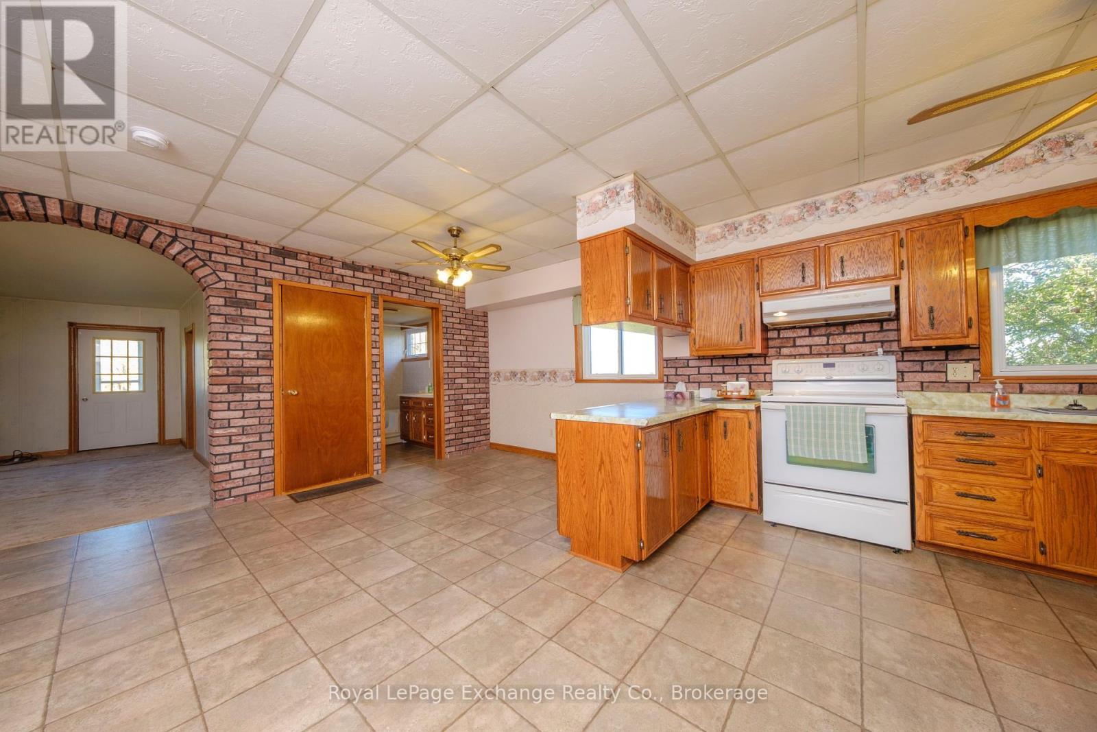 2095 12 Concession, Huron-Kinloss, ON - Indoor Photo Showing Kitchen