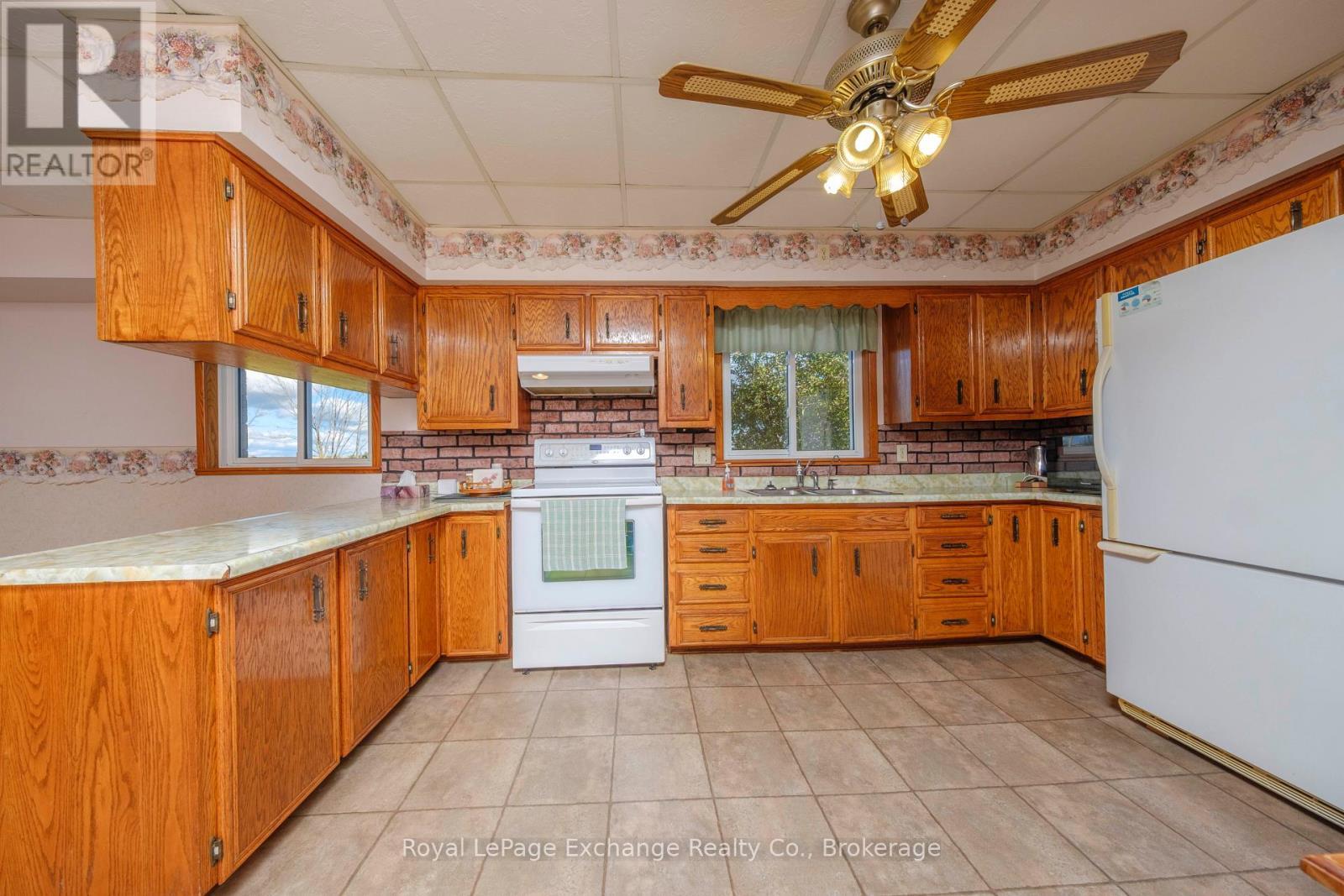 2095 12 Concession, Huron-Kinloss, ON - Indoor Photo Showing Kitchen