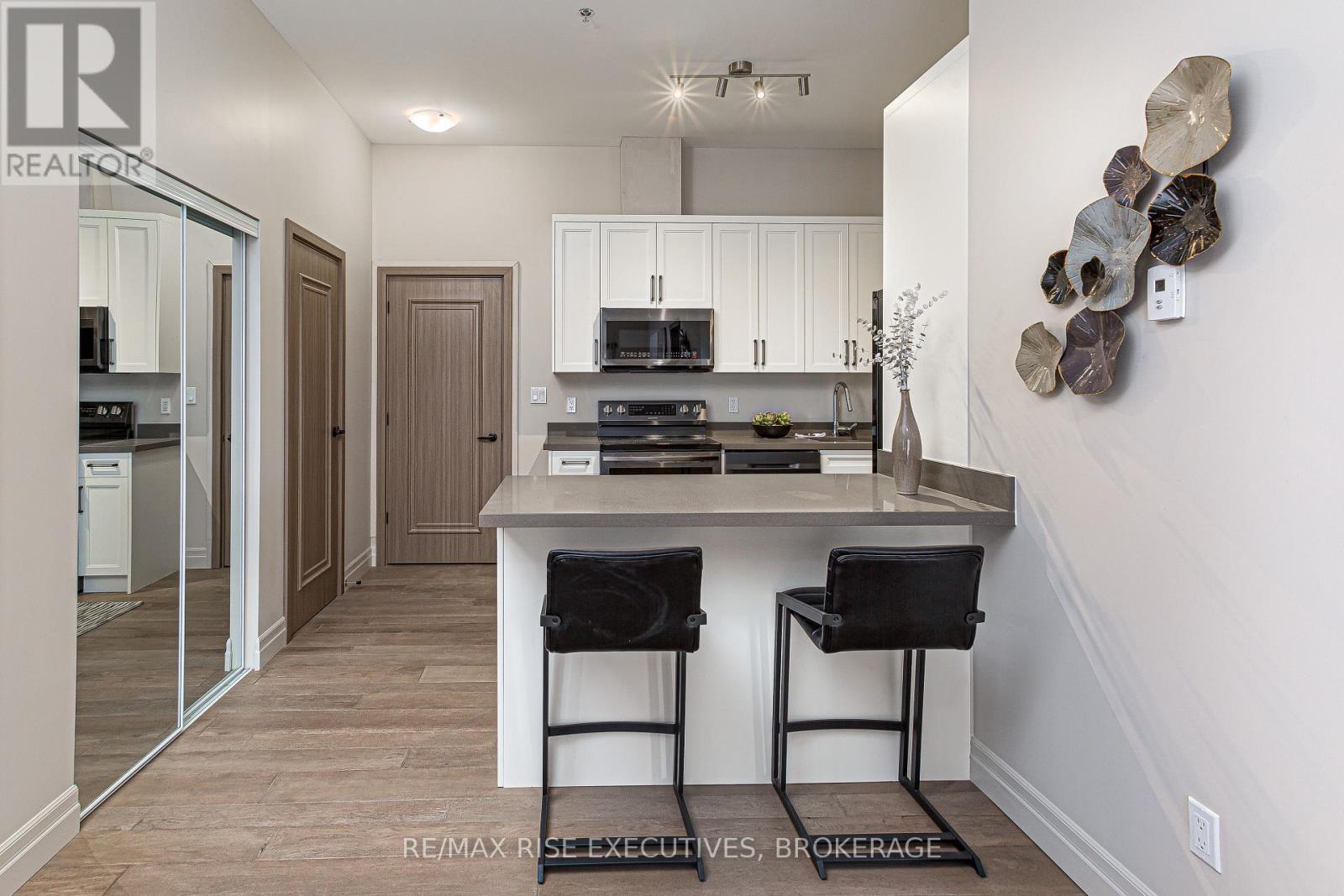 506 - 847 Development Drive, Kingston (South Of Taylor-Kidd Blvd), ON - Indoor Photo Showing Kitchen