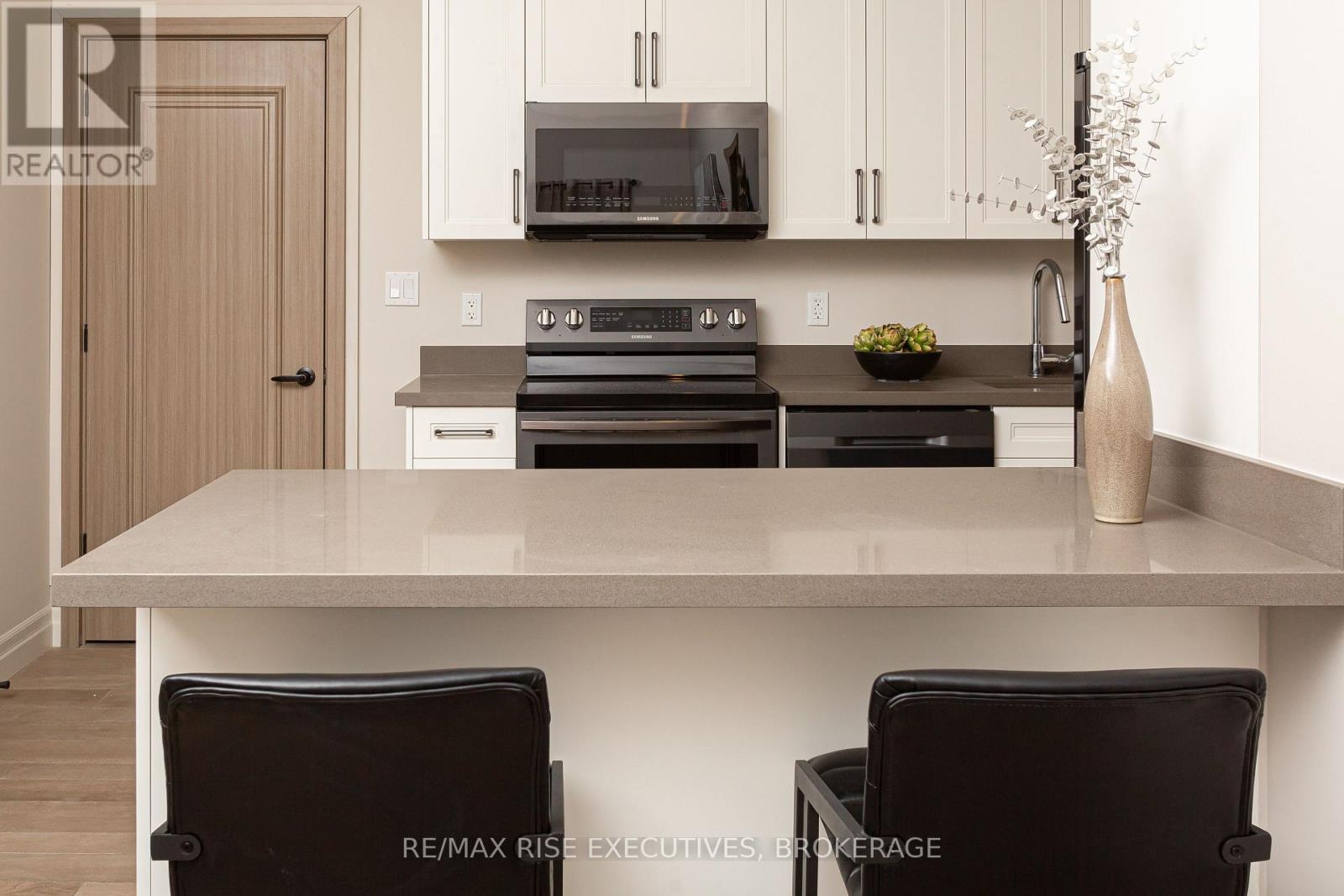 506 - 847 Development Drive, Kingston (South Of Taylor-Kidd Blvd), ON - Indoor Photo Showing Kitchen